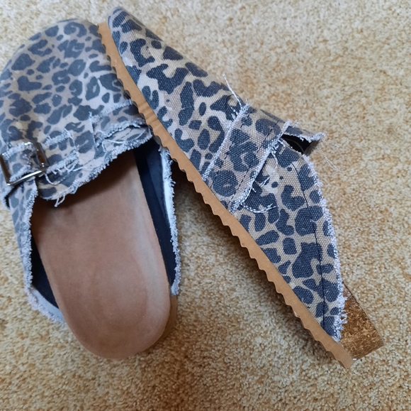 Slide on mule shoes, animal print, size 9.5, new never worn - Picture 1 of 2
